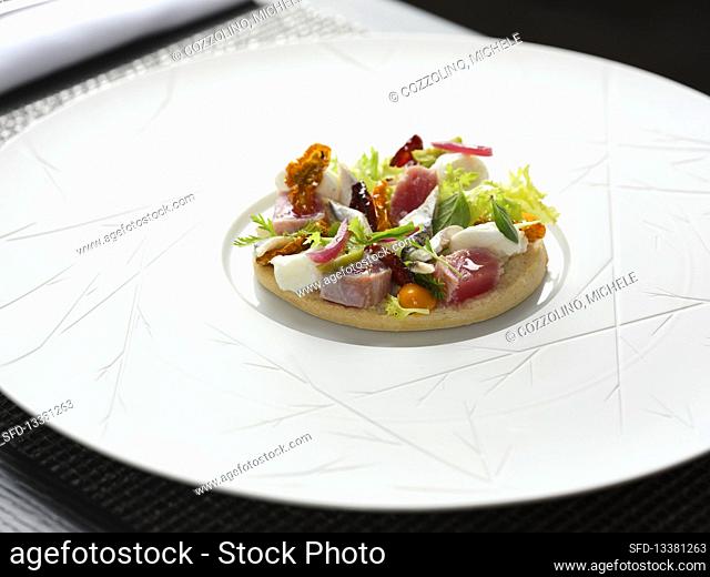 Friselle with tuna, anchovy and vegetables