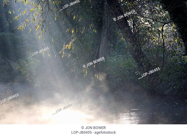 England, Oxfordshire, Oxford, Autumn colour and mists on the River Cherwell at Oxford