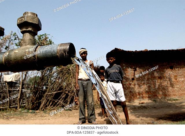 Water supply through hand pump ; Garwa and Latehar ; Jharkhand ; India