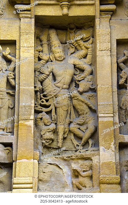 Carved idols on the outer wall of the kanchi Kailasanathar temple, Kanchipuram, Tamil Nadu, India. Oldest Hindu Shiva temple in the Dravidian architectural...