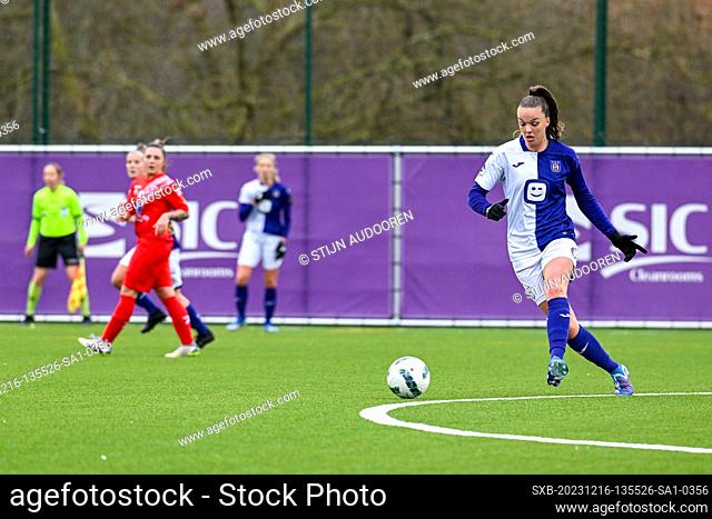 Tine De Caigny (6) of Anderlecht pictured during a female soccer game between RSC Anderlecht and White Star Woluwe on the 12 th matchday of the 2023 - 2024...