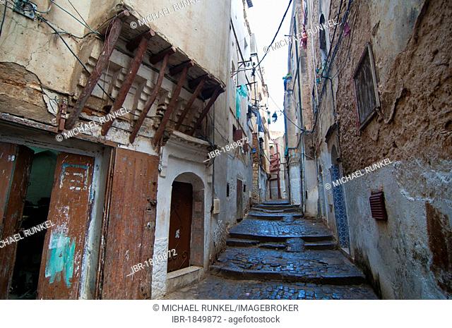 Small alley in the Casbah, Unesco World Heritage Site, Old Algiers, Algeria, Africa