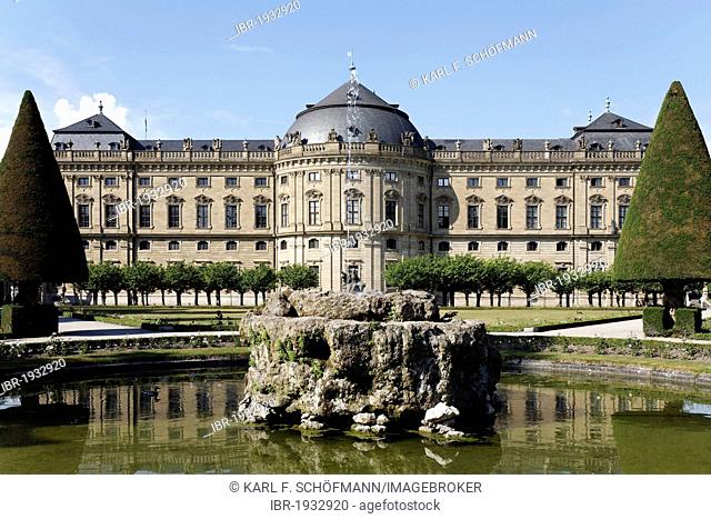 Wuerzburg Residence, south side with courtyard fountain, Lower Franconia, Bavaria, Germany, Europe