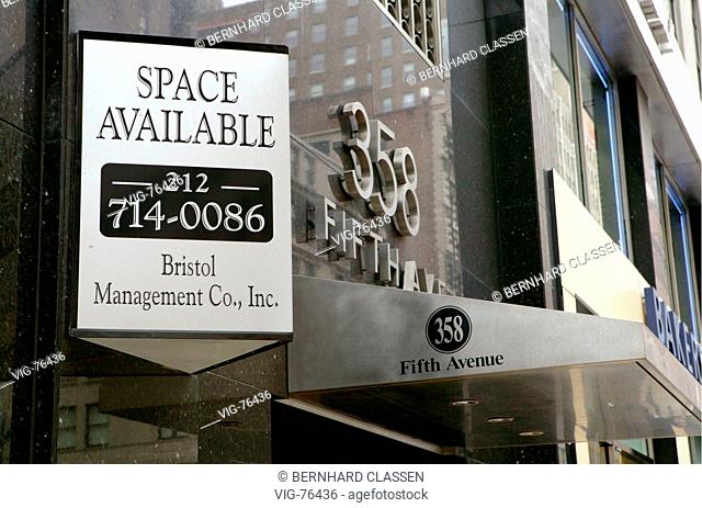Space for rent in the 5th avenue. - NEW YORK CITY, VEREINGTE STAATEN VON AMERIKA, 26/10/2004