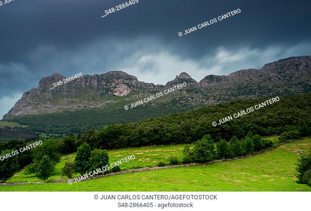 Pico San Vicente desde Ramales de la Victoria. Cantabria, Northern Spain
