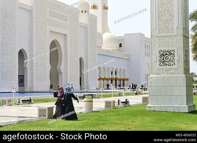 Two woman wearing abaya visiting the Sheikh Zayed Mosque. Abu Dhabi. United Arab Emirates