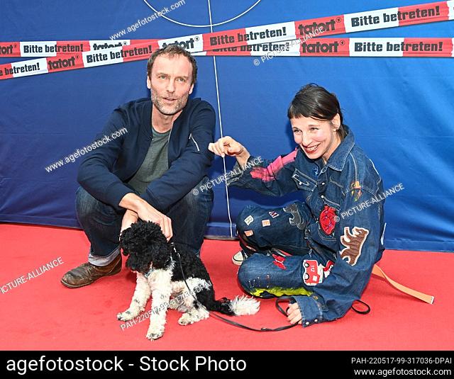 16 May 2022, Berlin: The actors Meret Becker and Mark Waschke come with the dog Taxi to the preview of the RBB-Tatort ""Das Mädchen
