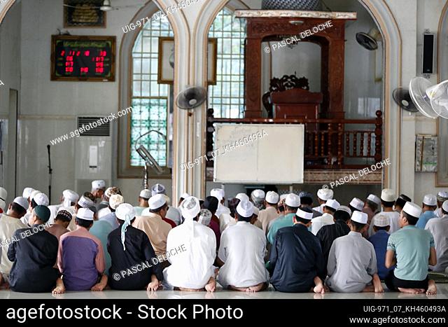 Nurunnaim mosque. Muslim men praying for friday prayer. Phnom Penh. Cambodia