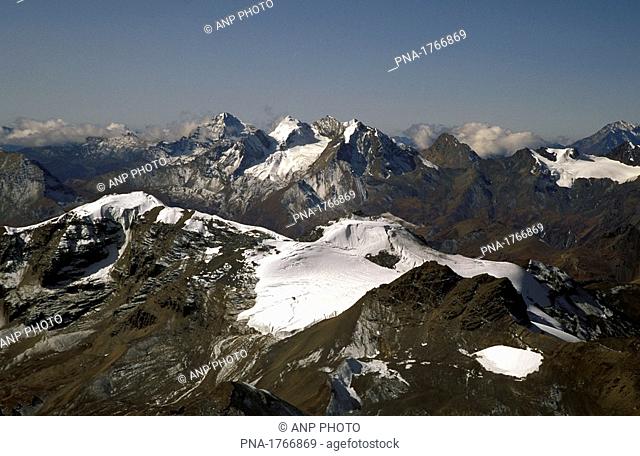 Almost 6.000 meter high peaks in the western Bhutanese Himalaya