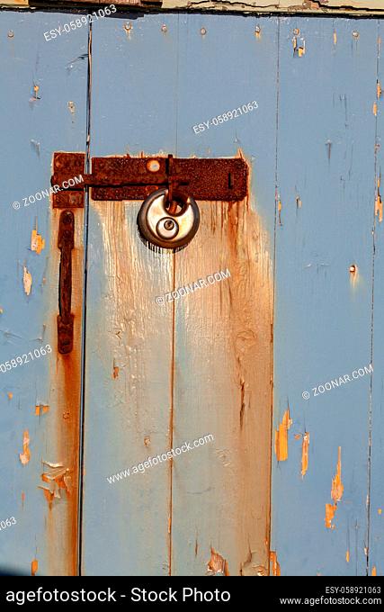 An image of an old rusty lock