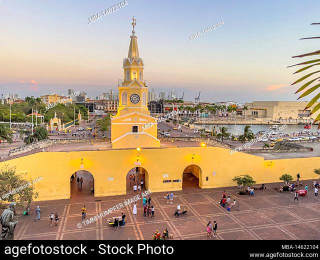 South America, Colombia, Departamento de Bolívar, Cartagena de Indias, Ciudad Amurallada, view over the Torre del Reloj to the harbor