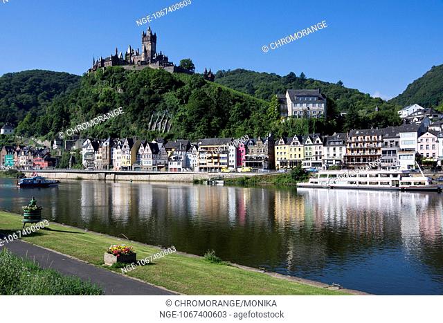 View of the Moselle river and Cochem with the Imperial Castle in the morning light, Reichsburg at nigt, Cochem, Moselle, district Cochem Zell