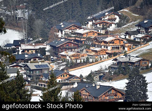 View of holiday apartments, holiday homes in Kitzbuehel / Austria. | usage worldwide. - Kitzbuehel/Tirol/Österreich