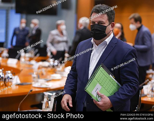 25 April 2022, Berlin: Hubertus Heil (SPD), Federal Minister of Labor and Social Affairs, arrives for a meeting at the Chancellor's Office with Minister of...