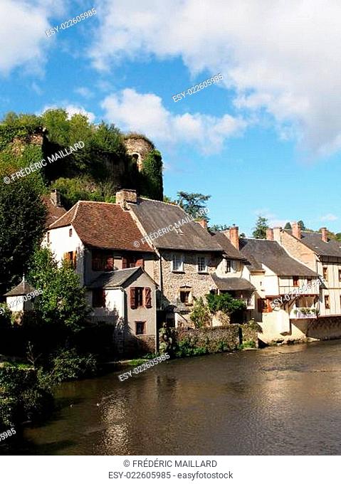 Segur le Chateau village and Auvezere river, France