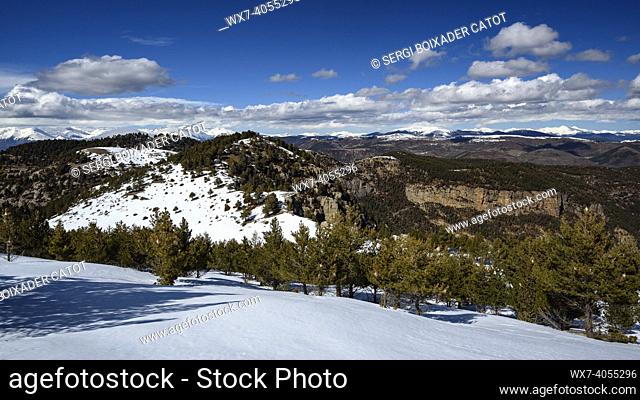 Boumort mountain range seen from Tossal de Caners summit, snowy in winter (Pallars JussÃ , Lleida, Catalonia, Spain, Pyrenees)