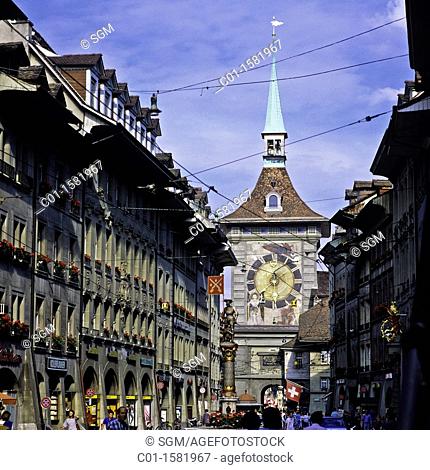 Zytglogge Turm, clock tower, Schützenbrunnen, Musketeer fountain, Marktgasse street, Bern, Switzerland