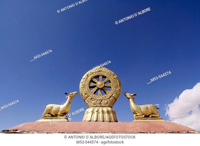 the law wheel on the roof of the jokhang temple. barkhor district. lhasa. lhasa prefecture. tibet. china. asia