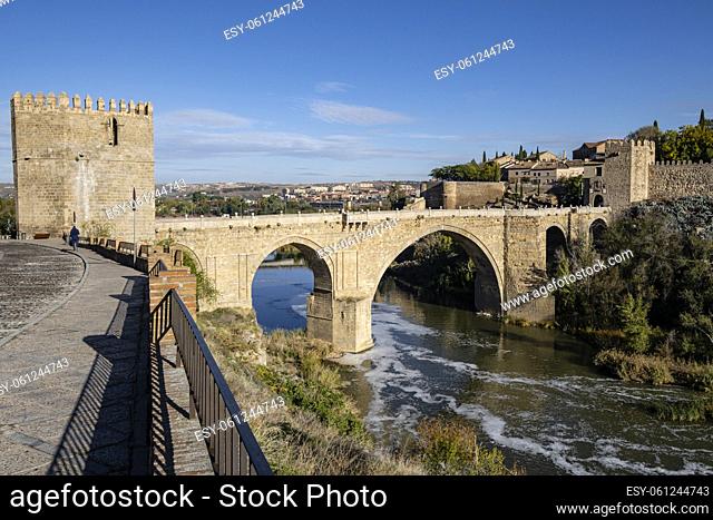 Puente de San Martín, medieval bridge over the Tagus River, Toledo, Castilla-La Mancha, Spain