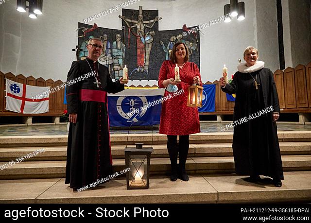 12 December 2021, Hamburg: Stefan Heße (l-r), Archbishop, Katharina Fegebank (Bündnis 90/Grüne), Hamburg's Second Mayor, and Kirsten Fehrs Bishop