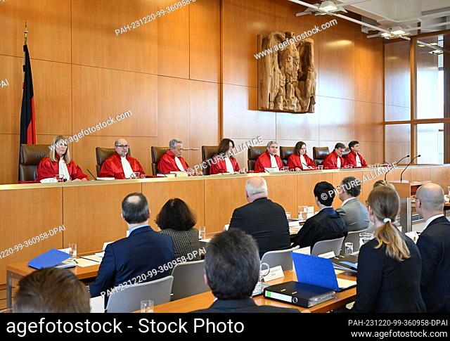 20 December 2023, Baden-Württemberg, Karlsruhe: The First Senate of the Federal Constitutional Court, (l-r) Miriam Meßling, Heinrich Amadeus Wolff, Josef Christ