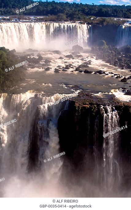 Iguaçu National Park; Waterfalls of Iguaçu; Foz do Iguaçu; border between Brazil and Argentina