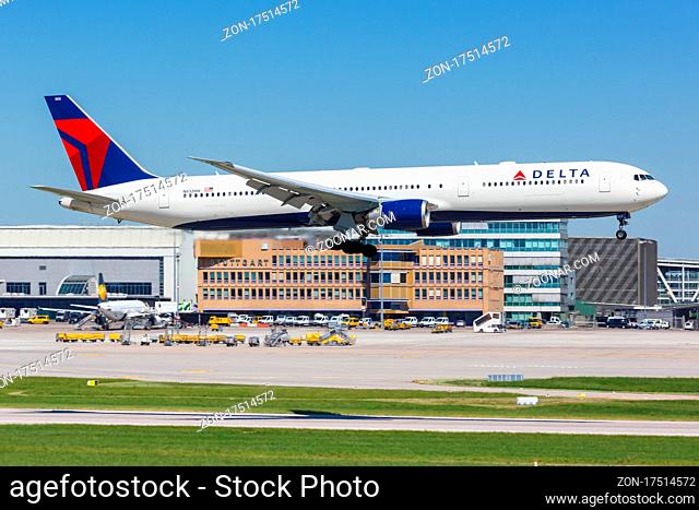 Stuttgart, Deutschland - 8. Mai 2018: Eine Boeing 767-400ER der Delta Air Lines mit dem Kennzeichen N832MH auf dem Flughafen Stuttgart (STR) in Deutschland