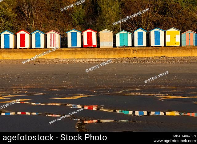 england, isle of wight, shanklin beach, colourful beach huts and cliffs