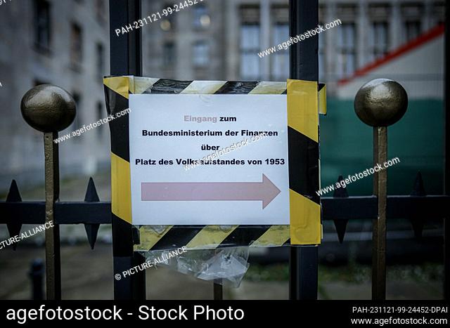 21 November 2023, Berlin: A sign shows the way to the entrance to the Federal Ministry of Finance. The Ministry of Finance had blocked the commitment...