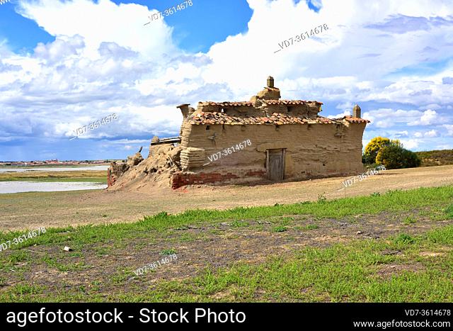 Otero de Sariegos lagoon and ruined pigeon house on adobe. Villafafila municipality, Zamora province, Castilla y Leon, Spain