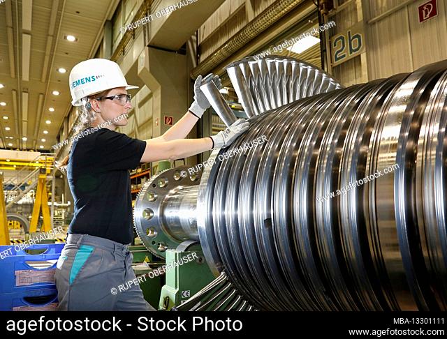 Topic photo, job cuts at Siemens Energy - young engineer in production, cooperative engineer training at Siemens Energy, the cooperative engineering training is...