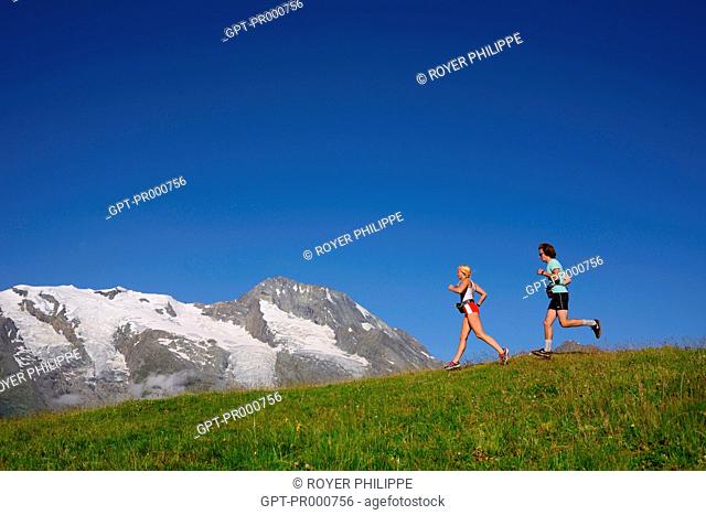 TRAIL RUNNING IN THE VALLON DU CLOU WITH THE MONT POURRI IN THE BACKGROUND, SAINTE FOY TARENTAISE, (73) SAVOY, RHONE ALPES, FRANCE