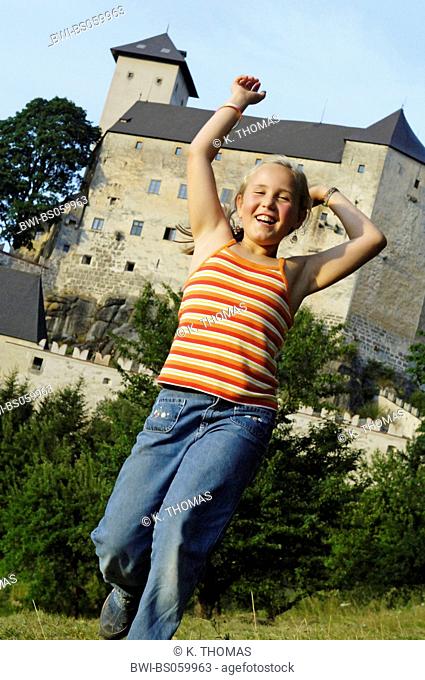 castle Rapottenstein, young girl, Austria, Lower Austria, Waldviertel, Rapottenstein