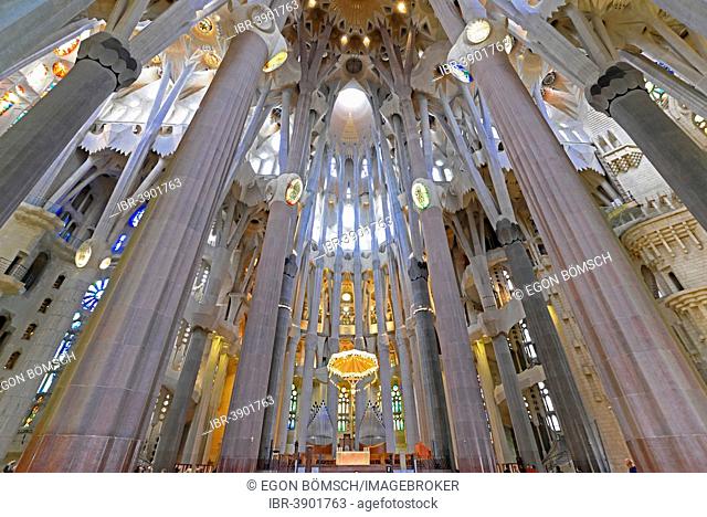 Altar area, interior view, Sagrada Família church, designed by architect Antoni Gaudí, UNESCO World Heritage Site, Barcelona, ??Catalonia, Spain