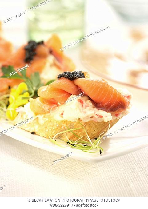 Montadito de chatka, salmon, caviar y mayonesa / Montadito of chatka, salmon, caviar and mayonnaise
