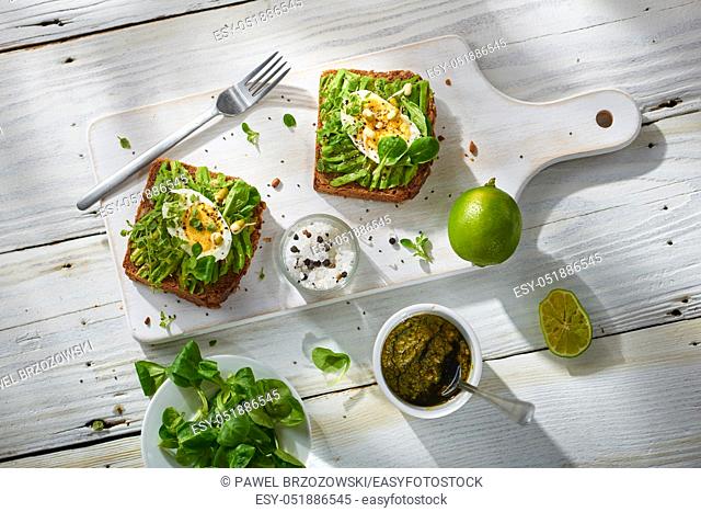 Avocado sandwiches with egg
