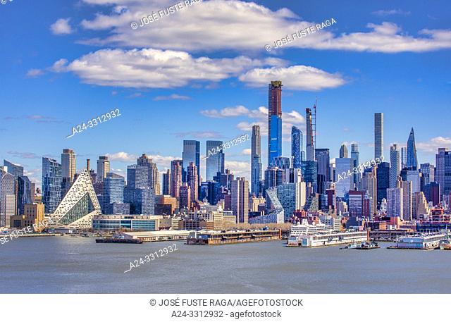 USA, New York City, Manhattan, Midtown Manhattan Skyline