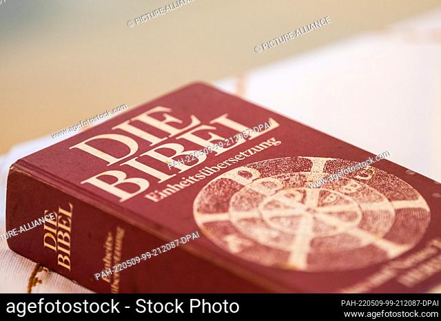 08 May 2022, Baden-Wuerttemberg, Rottweil: A Bible lies during a baptism in a Catholic church. Photo: Silas Stein/dpa. - Rottweil/Baden-Wuerttemberg/Germany