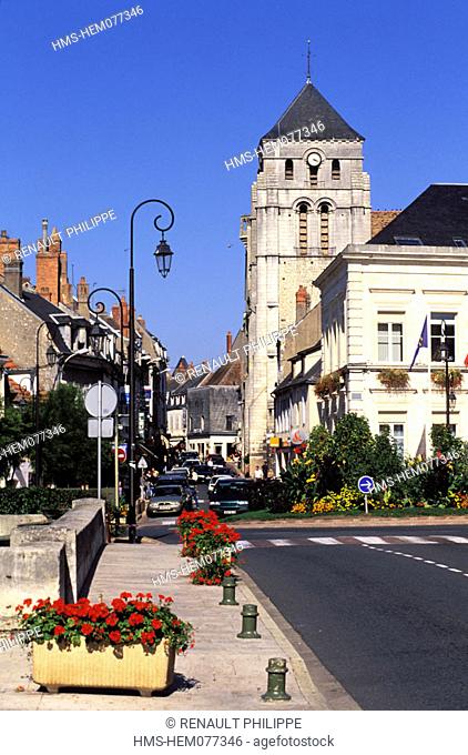 France, Nièvre (58), Cosne-on-Loire, downtown area and Saint-Jacques church