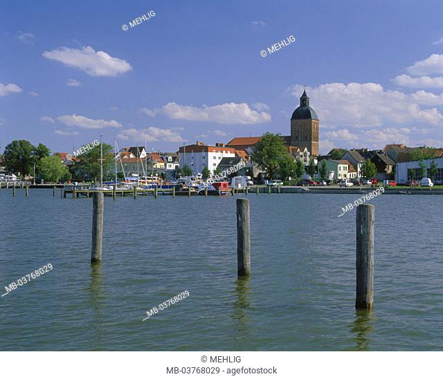 Germany, Mecklenburg-Western Pomerania,  Fish country, Ribnitz-Damgarten, church  St. Marien, harbor, ships Europe, Central Europe, Nordvorpommern