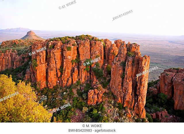 Valley of Desolation and Spandau Kop after sunset, South Africa, Eastern Cape, Camdeboo National Park, Graaff-Reinet
