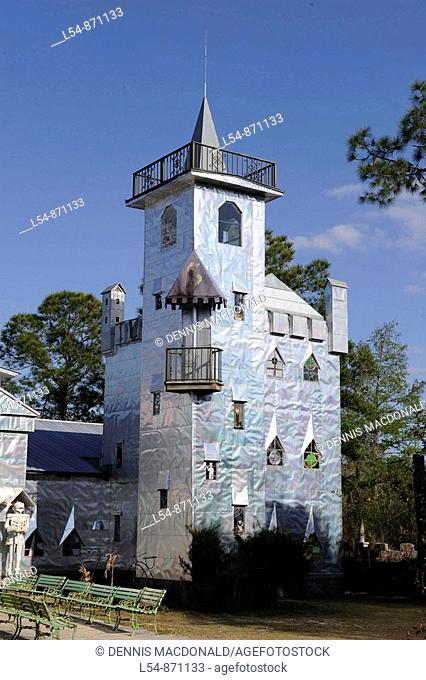Solomons Castle Ona Florida home of famous scuptor Howard Solomon and the boat in the moat restaurant