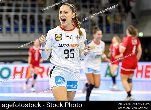 05 March 2023, Baden-Württemberg, Heidelberg: Handball, women: International match, Germany - Poland: Johanna Stockschläder cheers after scoring a goal