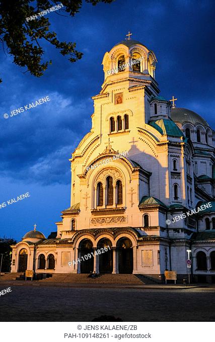 11.09.2018, Bulgaria, Sofia: The Alexander Nevsky Cathedral (Sveti Aleksandar Nevsky) in the center, taken in the evening in the blue hour