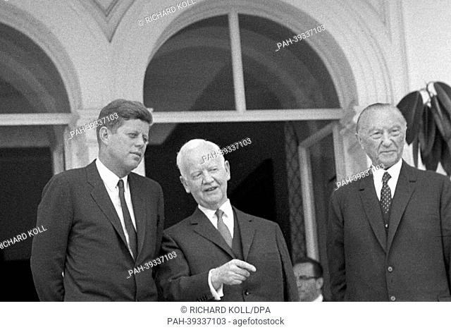 US President John F. Kennedy (l-r), German President Heinrich Lübke and Chancellor Konrad Adenauer on 24 June 1963 on the terrace of Villa Hammerschmidt in Bonn