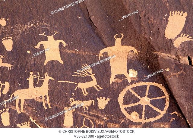 Newspaper Rock petroglyph, Moab region, Utah, USA