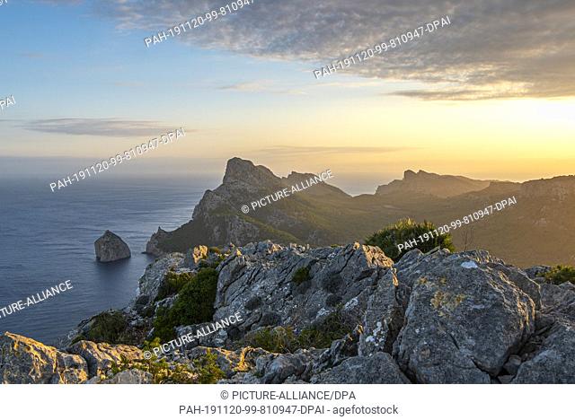 11 October 2019, Spain, Cap De Formentor: Sunrise at Cap de Formentor on Mallorca. One has a particularly good view to the peninsula Formentor from the view...