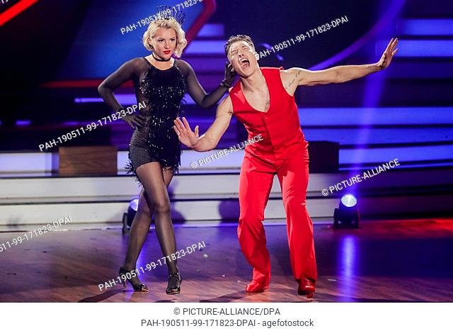 11 May 2019, North Rhine-Westphalia, Cologne: Evelyn Burdecki, reality TV candidate and Evgeny Vinokurov, professional dancer