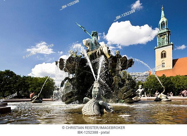 Neptune Fountain and Marienkirche, St Mary's Church, Mitte, Berlin, Germany, Europe