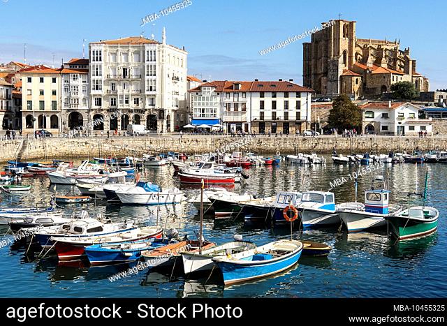 Spain, Cantabria, Castro-Urdiales, fishing port